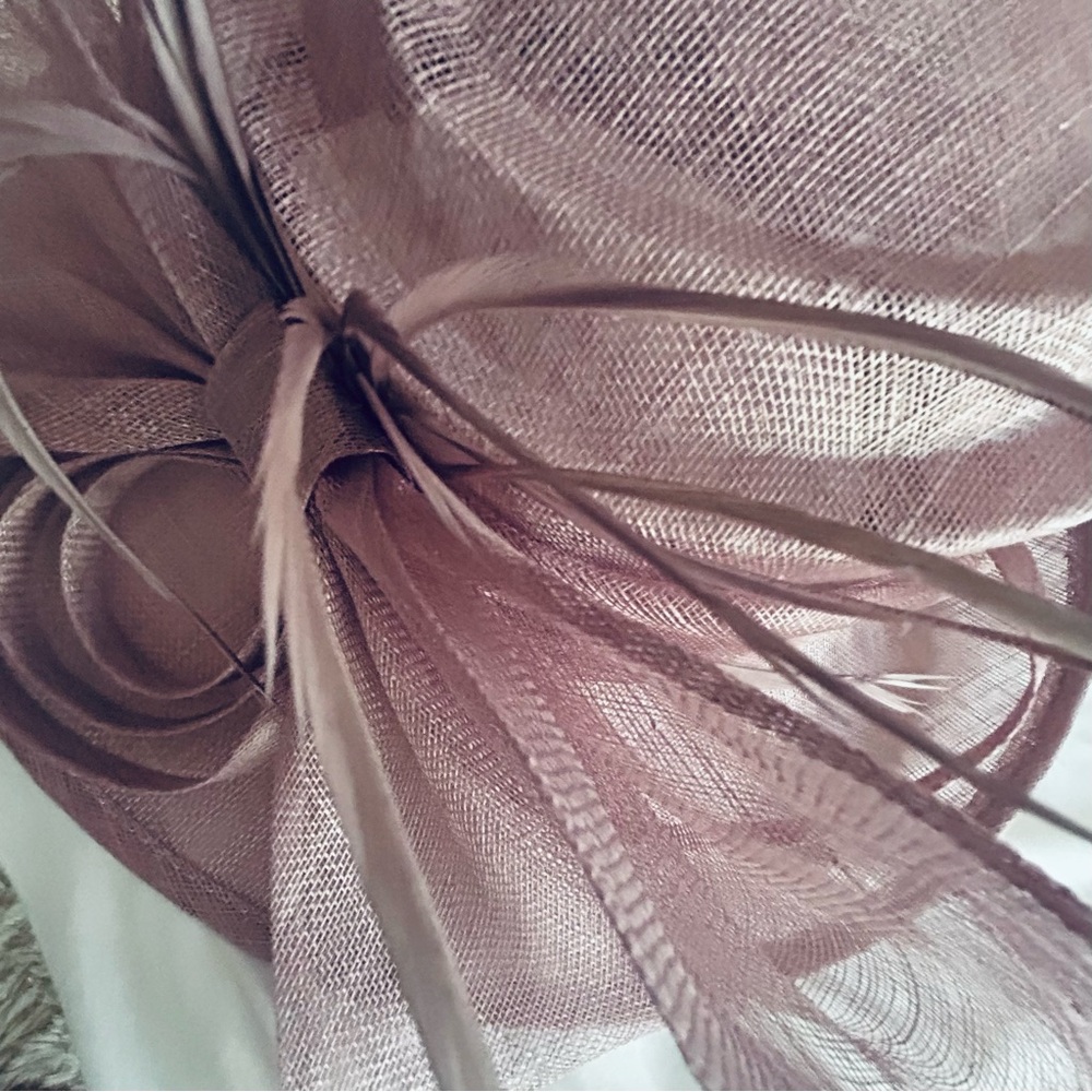 Kentucky Derby Hat. 
Beautiful Light mauve In New Condition, 
Worn once indoors. - Picture 9 of 14